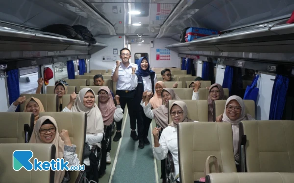 Thumbnail Berita - Peringati Hari Lansia Nasional, KAI Daop 7 Madiun Ajak Naik Kereta Api Gratis