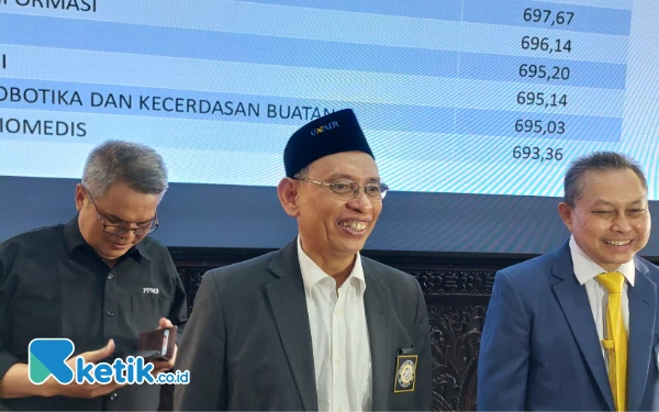 Thumbnail Berita - Persaingan Ketat SNBT 2025: Unair Terima 3.612 Mahasiswa Baru dengan Rasio 1:24