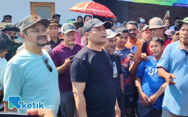 Thumbnail Berita - Gubernur Jateng Cek Kondisi Warga dan Serahkan Bantuan Korban Terdampak Rob di Pemalang