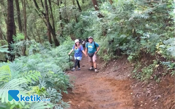 Foto ‎Kondisi jalur pendakian Gunung Bokong menuju Latar ombo. (Foto: Sholeh/Ketik.co.id)