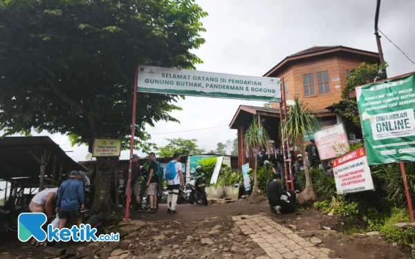 Thumbnail Pos Registrasi Pendaki Gunung Bokong di Dusun Toyomerto Desa Pesanggrahan Kota Batu (Foto: Sholeh/Ketik.co.id)