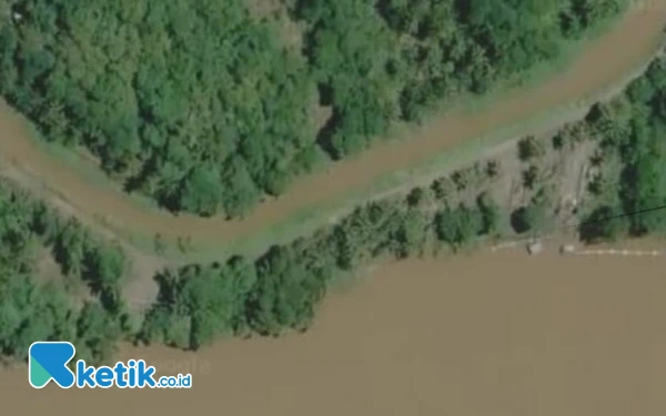 Foto Foto Penampakan Sungai saddang Yang megerus saluran Induk Irigasi Pertanian Pinrang Di Aksesl Melalui Halaman Googel Earth