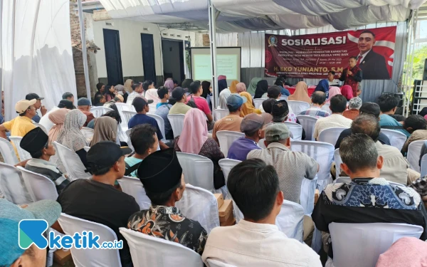 Foto Meski honor selalu terlambat dibayar, kader Posyandu tetap berdedikasi dalam upaya mencegah stunting dan mendampingi ibu melahirkan dan menyusui. (Foto: Atta/ Ketik.co.id)