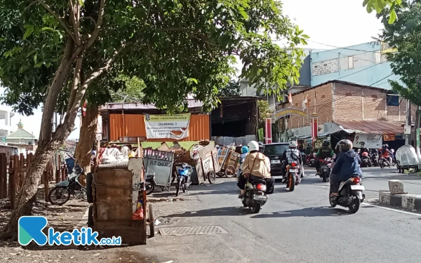 Thumbnail Berita - TPS Sementara di Jetis Kulon Dikeluhkan, Tapi Dibutuhkan