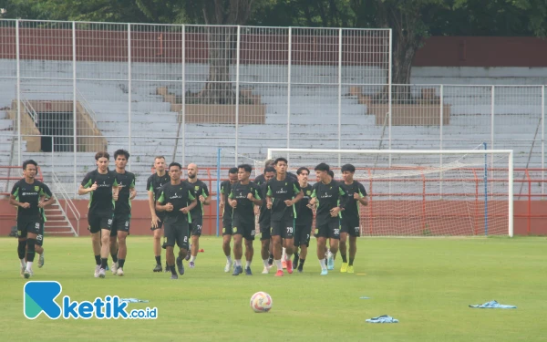 Foto Tim Persebaya Surabaya di Liga 1 2024/2025. (Foto: Fitra/Ketik.co.id)
