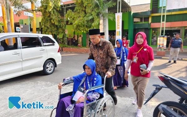Thumbnail Berita - Sisihkan Uang Hasil Bertani, Calon Haji Berusia 104 Tahun Berangkat ke Tanah Suci