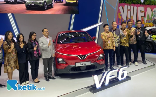 Foto VinFast mengenalkan Vf 6 di Booth IIMS Surabaya. (Foto: Shinta Miranda/Ketik.co.id)