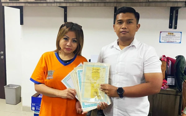 Thumbnail Berita - Minta Bantuan Polisi, Jan Hwa Diana Kembalikan Ijazah dan Dokumen Mantan Karyawannya