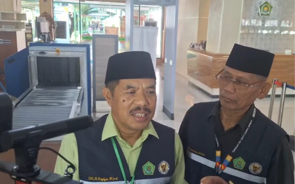 Thumbnail Berita - 2 Calon Haji Embarkasi Surabaya Batal Berangkat ke Tanah Suci, Ini Penjelasannya