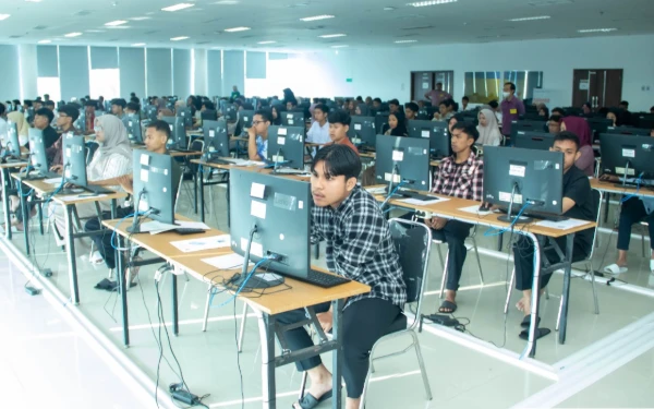 Thumbnail Berita - Unesa Terima 8.813 Mahasiswa Baru SNBT 2025, Prodi Kedokteran Paling Diminati