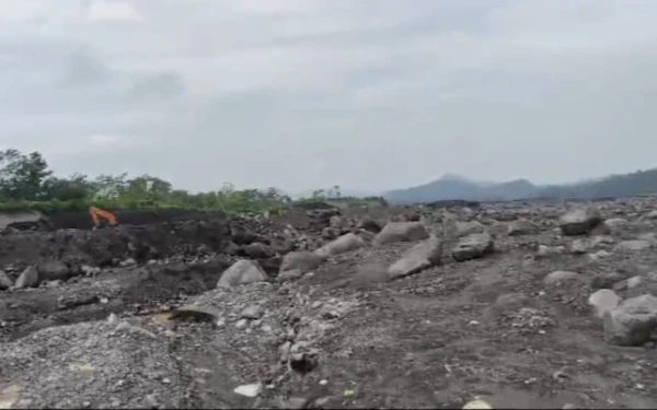 Thumbnail Berita - Ini Temuan LSM Pendekar Saat Investigasi di Kawasan Tambang Sumbermujur Lumajang