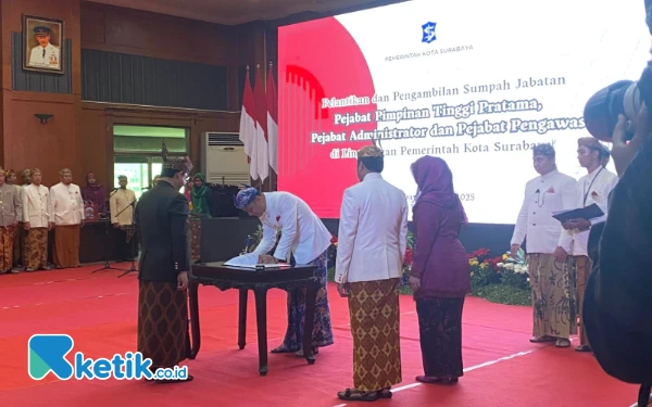 Thumbnail Berita - Ikhsan Tak Lagi Duduki Kursi Sekda Kota Surabaya, Eri Cahyadi Ungkap Pejabat Harus Rotasi 2 Tahun Sekali