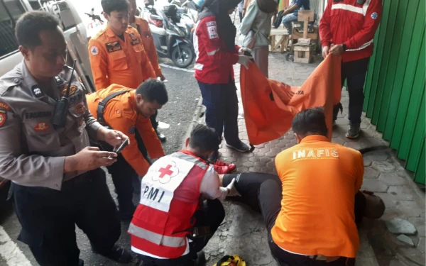 Thumbnail Berita - Kelelahan Usai Bersepeda, Kakek Berusia 67 Tahun Tewas di Jalan Kramat Gantung Surabaya