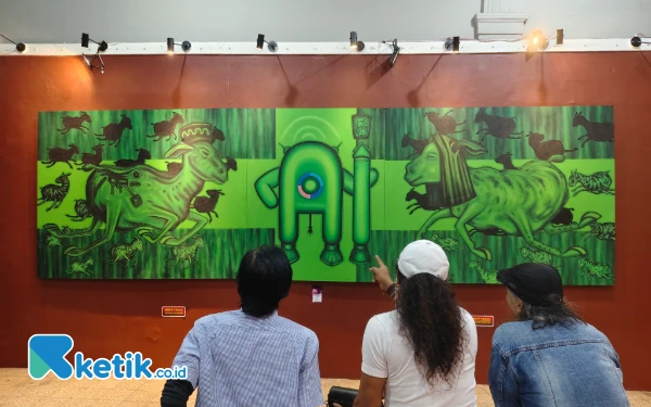 Thumbnail Berita - Unik! 2 Pelukis Beda Aliran Gelar Pameran Bersama, Ini Hasilnya