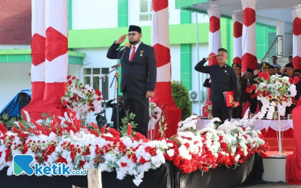Thumbnail Bupati Halmahera Selatan (Halsel) Hasan Ali Bassam Kasuba, inspektur upacara hari lahir Pancasila Minggu 1 Juni 2025 (Foto:Mursal/Ketik.co.id)