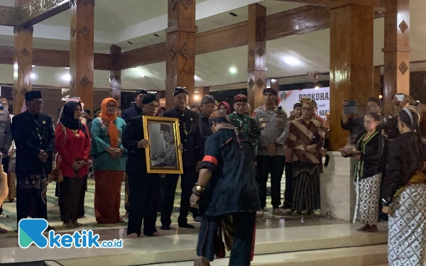 Thumbnail Berita - Blitar Punya Tradisi Unik! Brokohan Pancasila Jadi Simbol Cinta Tanah Air