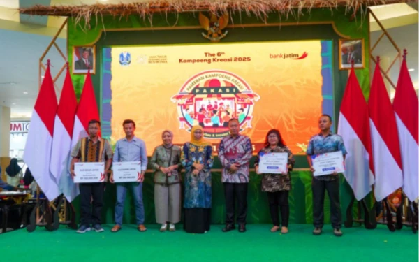 Thumbnail Berita - Dorong Pertumbuhan UMKM, Bank Jatim Salurkan KUR Rp800 Juta di Kampoeng Kreasi