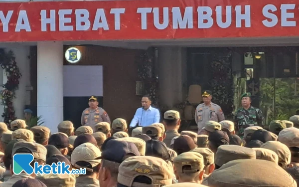 Thumbnail Berita - Eri Cahyadi Ancam Pengusaha Wajib Miliki Jukir Resmi Jika Tidak, Bakal Ditutup