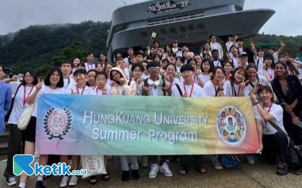 Foto Para pserta Summer Program Hungkuang University dari berbagai kampus dunia berfoto bersama (Foto: dok. Nanda for ketik.co.id)