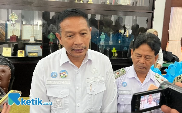 Thumbnail Berita - Wahyu Hidayat Tegur Camat dan Lurah yang Bandel Tak Segera Pasang Umbul-Umbul Porprov Jatim 2025