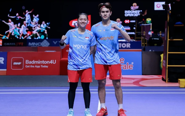 Foto Ganda campuran Adnan Maulana/Indah Cahya Sari Jamil di babak 16 besar Indonesia Open di Istora Senayan Jakarta, 5 Juni 2025. (Foto: PP PBSI)