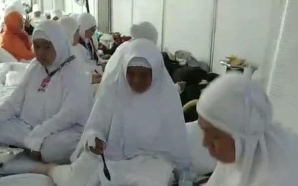 Thumbnail Berita - Suhu Tanah Suci Capai 50 Derajat Celcius, Jemaah Haji Kota Batu Diimbau Tidak Keluar Tenda Wukuf