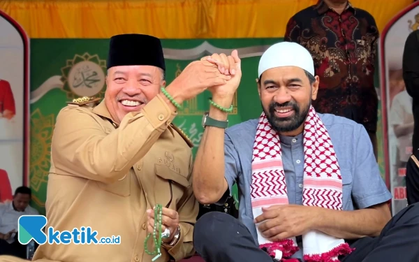 Thumbnail Berita - Datang ke Nagan Raya, Gubernur Aceh Dihadiahi Gelang dan Tasbih Batu Giok