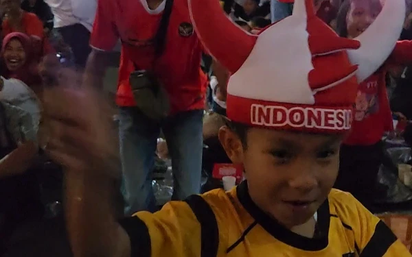 Thumbnail Berita - Nobar Timnas di Kemendukbangga/BKKBN Jatim, Ya Kampanye GATI, Ya Takbiran