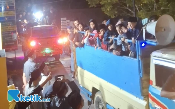 Thumbnail Berita - Rayakan Malam Iduladha, Warga Kalikuning Pacitan Gelar Festival Takbir Keliling