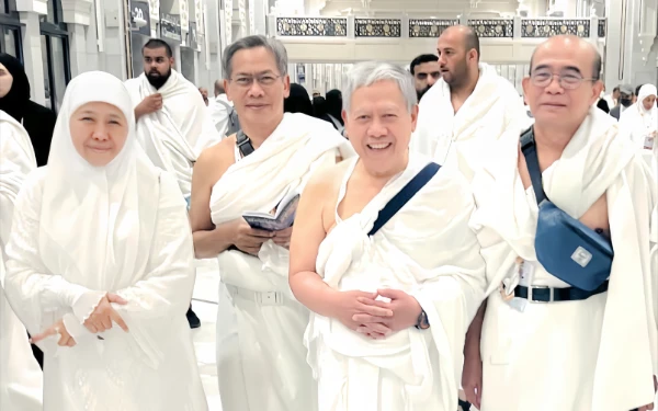 Thumbnail Berita - Usai Wukuf, Khofifah Bersiap Lempar Jumroh di Mina dan Thowaf Ifadhah