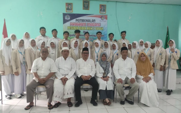 Thumbnail Berita - MAN 2 Tuban Kirim 32 Siswa Magang, Kepala Kemenag Ingatkan Hal Penting Ini