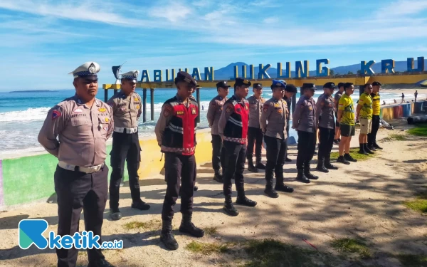 Thumbnail Berita - Polres Pesisir Barat Siagakan Polisi Turis dalam Event Internasional Krui Pro 2025