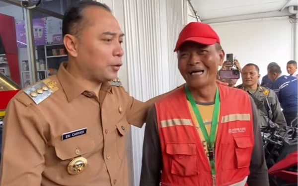 Thumbnail Berita - Razia Jukir Liar Surabaya Memanas! Eri Cahyadi Minta Minimarket Tak Bikin Gaduh Atau Pilih Ditutup