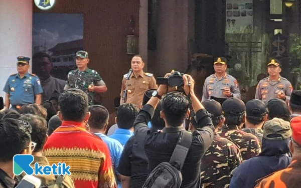 Thumbnail Berita - Eri Cahyadi Mewajibkan Tempat Usaha Miliki Jukir Resmi dan Difasilitasi Asuransi