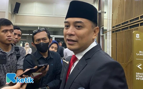 Thumbnail Berita - Wali Kota Surabaya Gratiskan Biaya Surat Sehat untuk Pelajar Daftar SMK