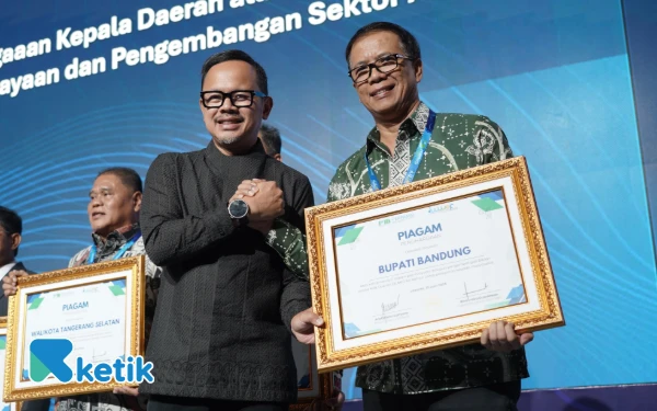 Thumbnail Berita - Bupati Bandung Raih Penghargaan Kepala Daerah Inovatif untuk Pembiayaan Sektor Air Minum