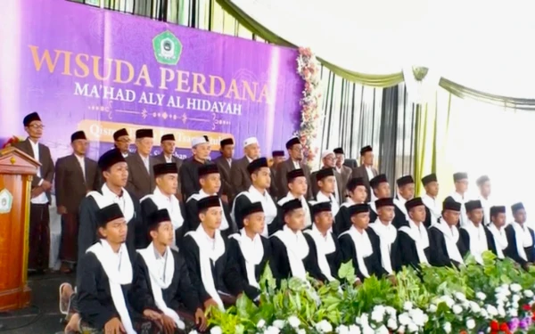 Thumbnail Berita - Ma'had Aly Al- Hidayah Lajukidul Tuban Gelar Wisuda Perdana 33 Mahasantri