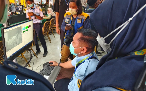 Thumbnail Berita - Kelelahan, 2 Jemaah Haji Debarkasi Surabaya Dilarikan ke Rumah Sakit