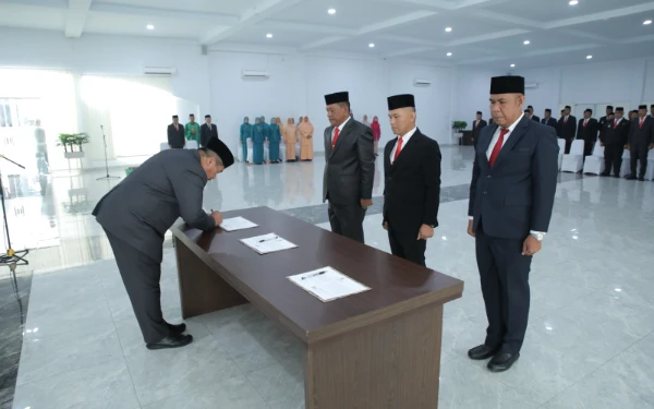 Thumbnail Berita - Lantik Pejabat Baru, Bupati Asahan Ingatkan Tanggung Jawab Dunia Akhirat! Apa Maksudnya?