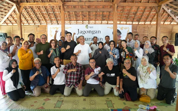 Foto Acara Jagongan Kalurahan di Maguwoharjo ini juga dihadiri oleh jajaran Pemerintah Kabupaten Sleman, perwakilan dari Dinas PMK Dukcapil DIY, serta tamu undangan lainnya. (Foto: Prokopim Sleman/Ketik)