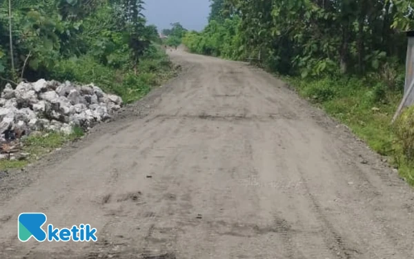 Thumbnail Berita - Pemdes Akugala Halmahera Selatan Bangun Jalan Sirtu Permuda Akses Warga