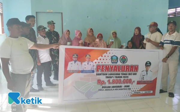 Thumbnail Berita - Pemdes Akegula Halmahera Selatan Salur BLT Gaji dan Insentif Tahap I 2025