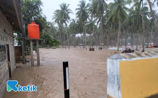 Foto Banjir luapan air sungai di Soligi pulau Obi Jumat 13 Juni 2025 (Foto: Riman For Ketik.co.id)