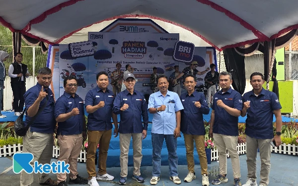 Foto Foto bersama pimpinan cabang BRI Sampang saat foto bersama diacara PHS Semester II Tahun 2025(Foto: Mat Jusi/Ketik.co.id).