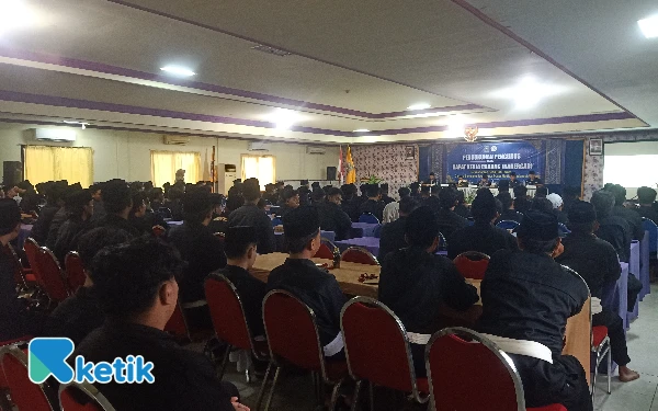 Thumbnail Situasi saat Pengukuhan Pengurus dan Rakercab PSHT Cabang Sampang Pusat Madiun di Aula Hotel Camplong, Sabtu 14 Juni 2025(Foto: Mat Jusi/Ketik).