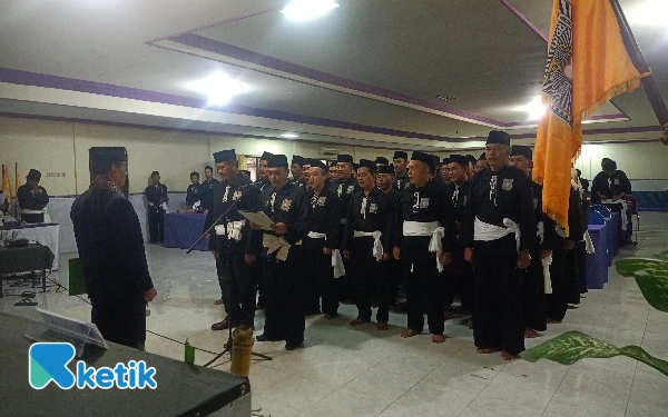 Thumbnail Prosesi Pengukuhan Pengurus PSHT Cabang Sampang Pusat Madiun masa bakti 2024-2029 di Hotel Camplong Sampang (Foto: Mat Jusi/Ketik).