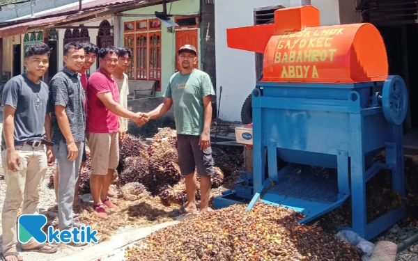Thumbnail Berita - Pastikan Hasil Panen Sawit Maksimal, Pemdes Lhok Gayo di Abdya Adakan Mesin Perontok