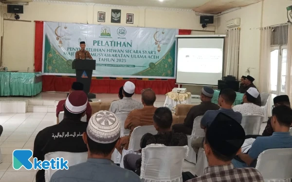 Foto Pelaksanaan pelatihan penyembelihan hewan secara syar'i di Arena Motel, Blangpidie, Abdya, Senin, 16 Juni 2026. (Foto: Cutbang Ampon/Ketik.co.id)