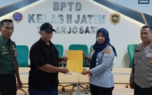 Thumbnail Berita - Ojek Tradisional Terminal Arjosari Kota Malang Mulai Ditata, Punya Pangkalan hingga Rompi Resmi