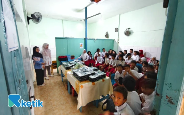 Foto Siswa kelas di SD Tri Tunggal V Surabaya, Selasa 17 Juni 2025. (Foto: Fitra/Ketik)